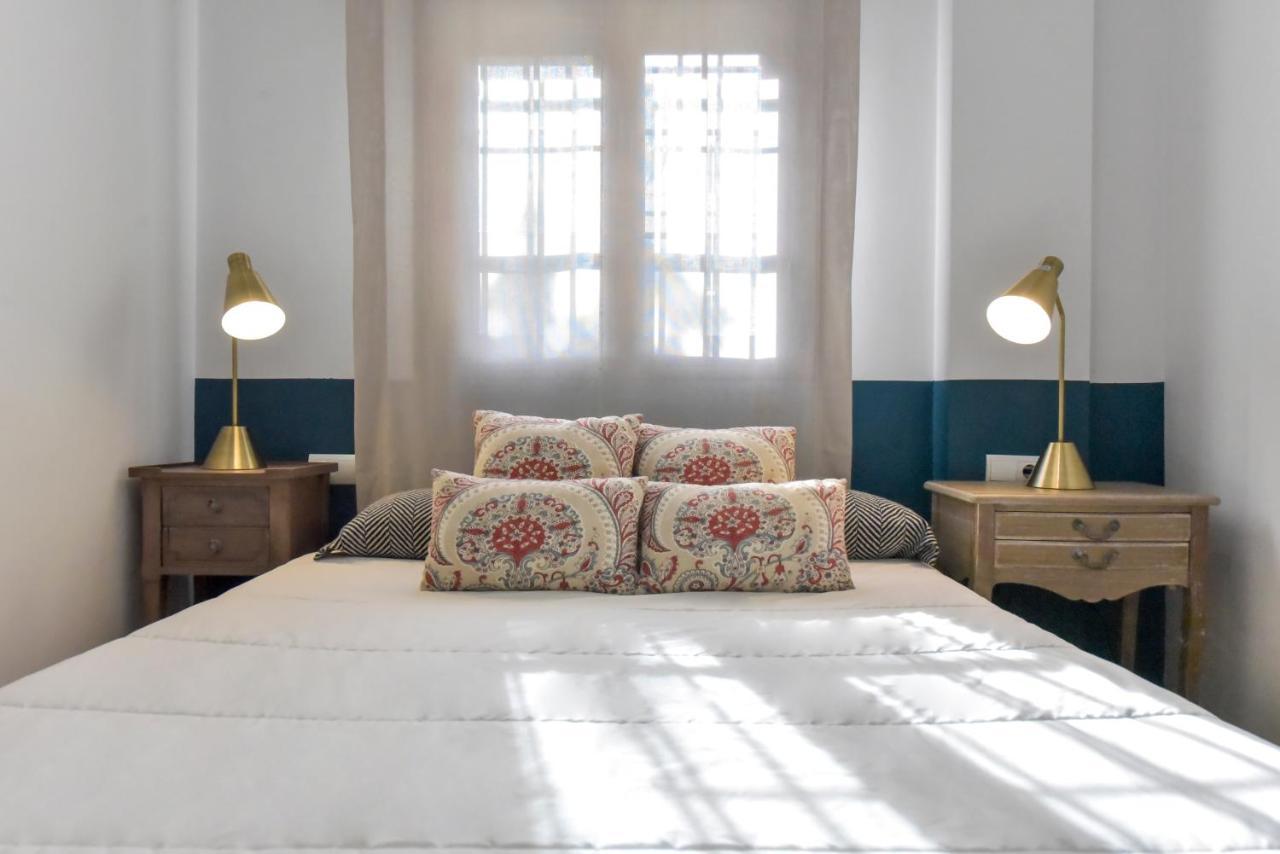 New! Retro Apartment In Central Neighbourhood Севилья Экстерьер фото
