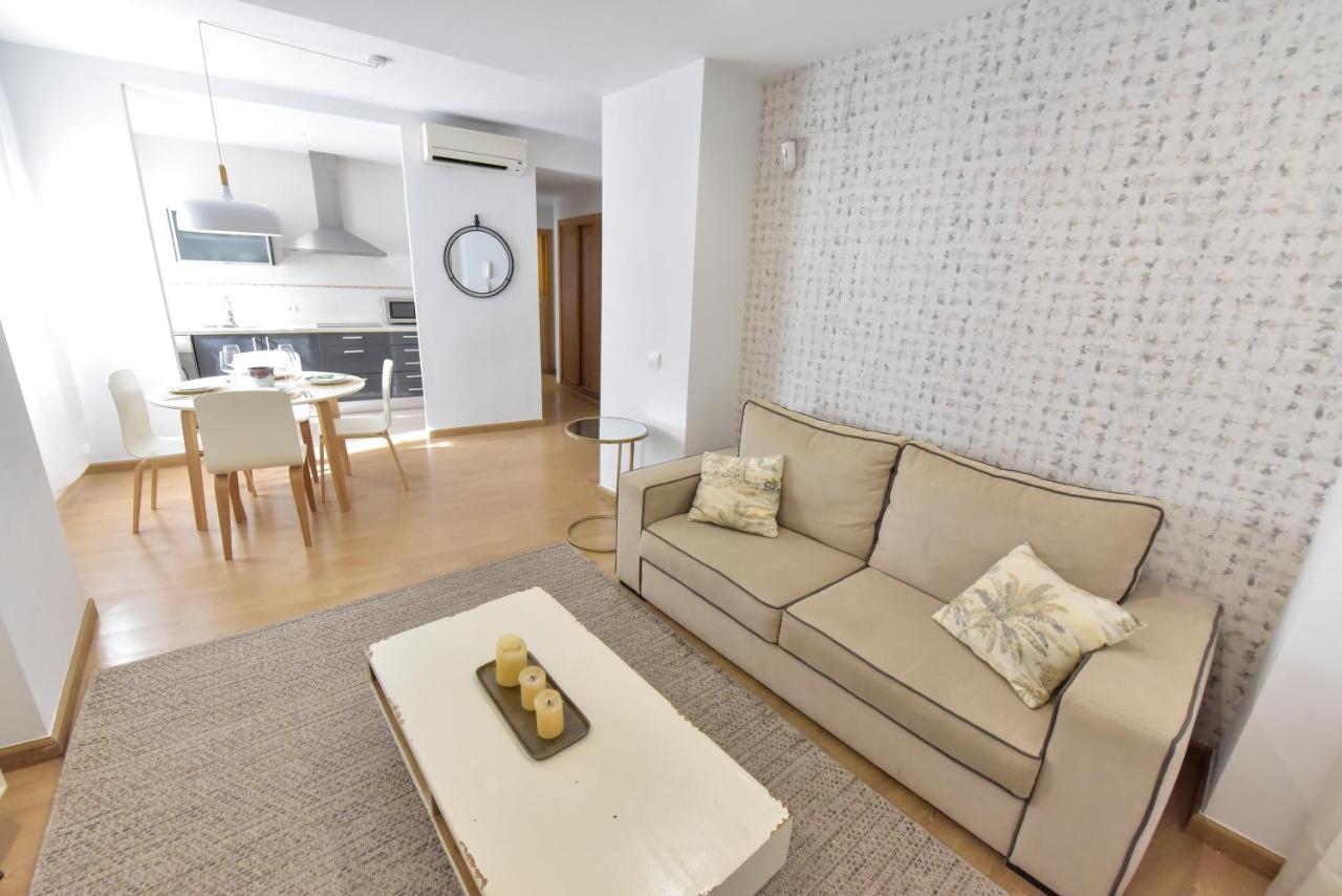 New! Retro Apartment In Central Neighbourhood Севилья Экстерьер фото