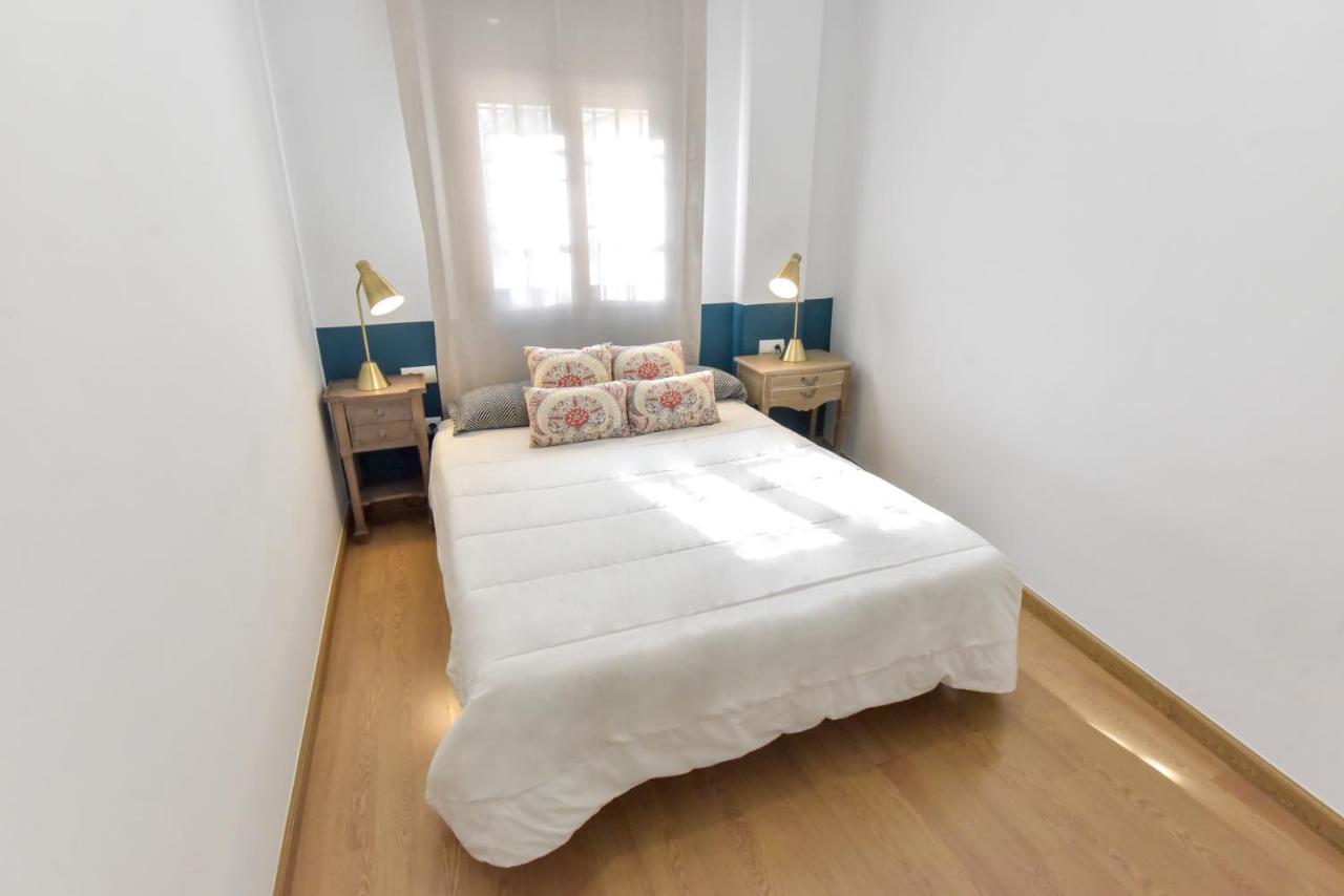 New! Retro Apartment In Central Neighbourhood Севилья Экстерьер фото