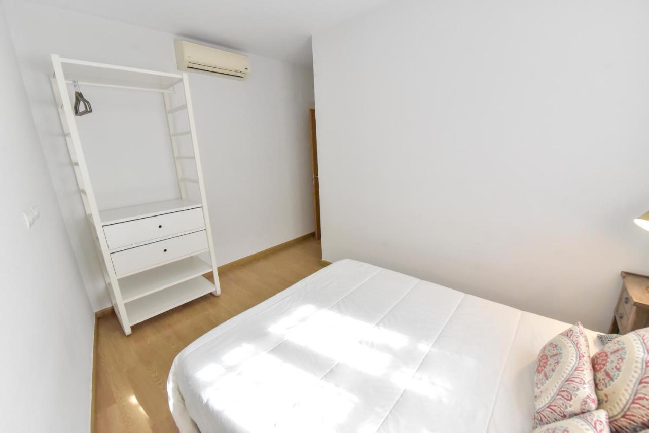 New! Retro Apartment In Central Neighbourhood Севилья Экстерьер фото